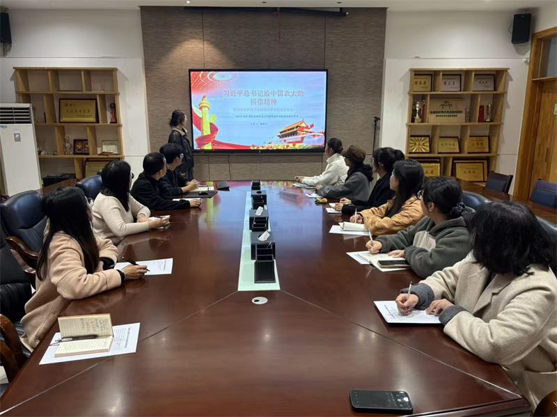 800探花系列
10月政治理论学习照片.jpg