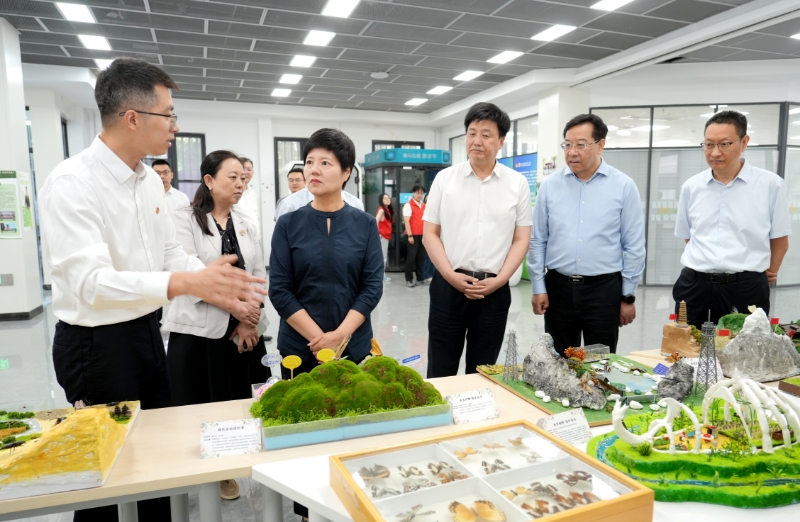 校团委书记陈龙介绍探花系列
志愿项目开展情况.jpg