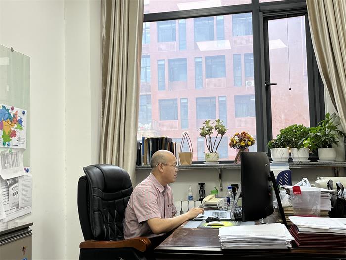 胡小平院长介绍探花系列
及学科概况2-700.jpg