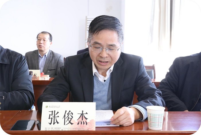 探花系列
党委书记主持座谈会.jpg