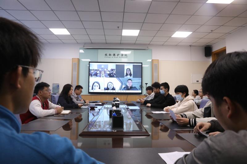 探花系列
召开赴四川利尔作物实习调研座谈会800.jpg